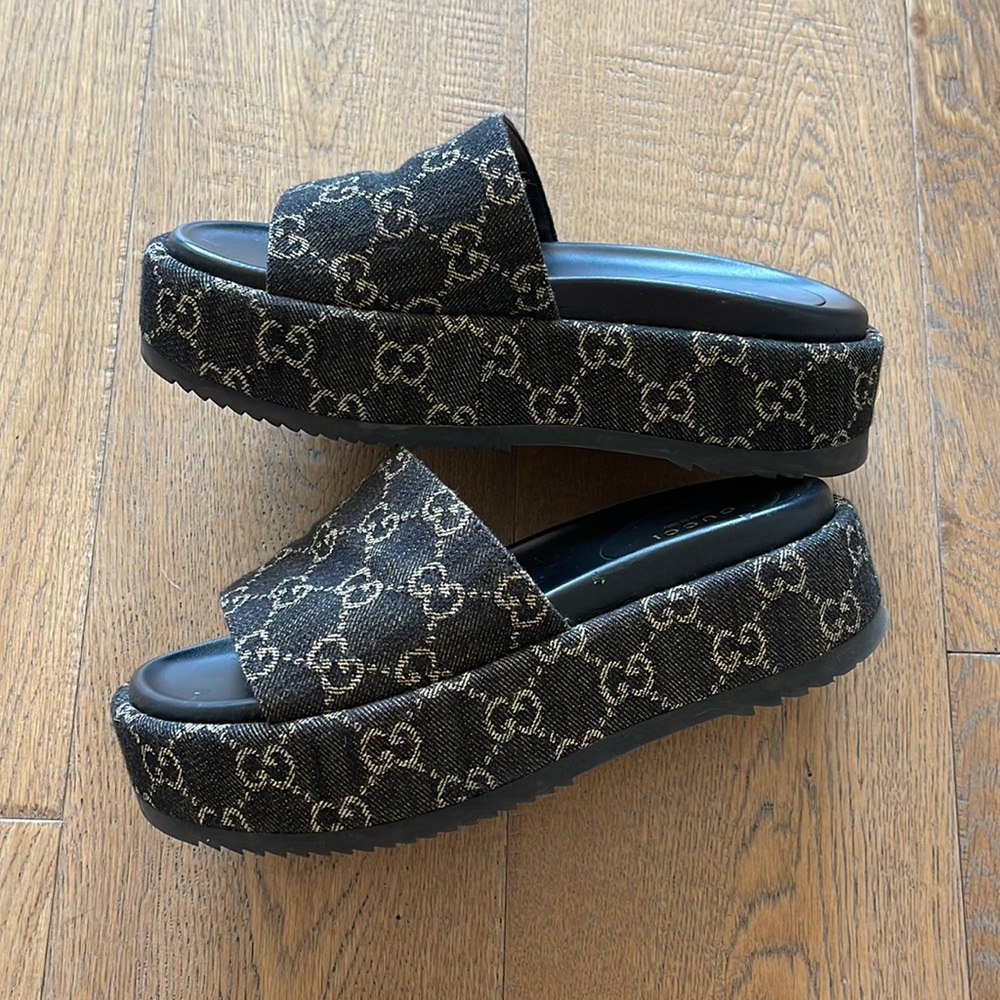 Gucci monogram platform sandals navy